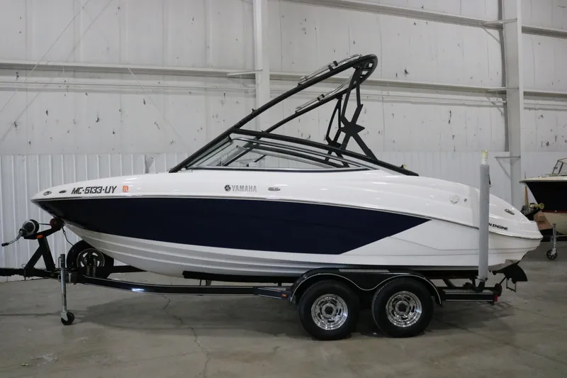 The Image of 2009 Yamaha Boats 212X on trailer in indoor storage facility. - 0