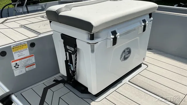 Slide: The Image of Tracker BASS TRACKER CLASSIC CENTER CONSOLE 2027 - 7