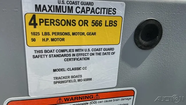 Slide: The Image of Tracker BASS TRACKER CLASSIC CENTER CONSOLE 2027 - 10
