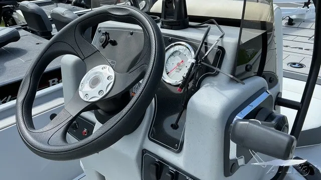 Slide: The Image of Tracker BASS TRACKER CLASSIC CENTER CONSOLE 2027 - 4