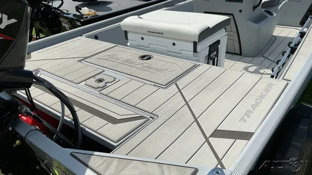 Slide: The Image of Tracker BASS TRACKER CLASSIC CENTER CONSOLE 2027 - 5