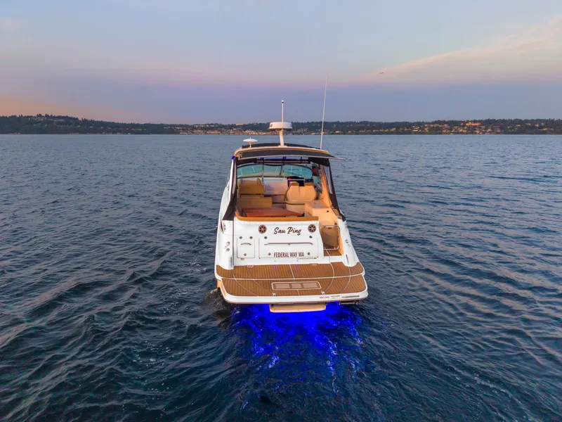 Slide: The Image of Sea Ray Sundancer 350 2021 - 2
