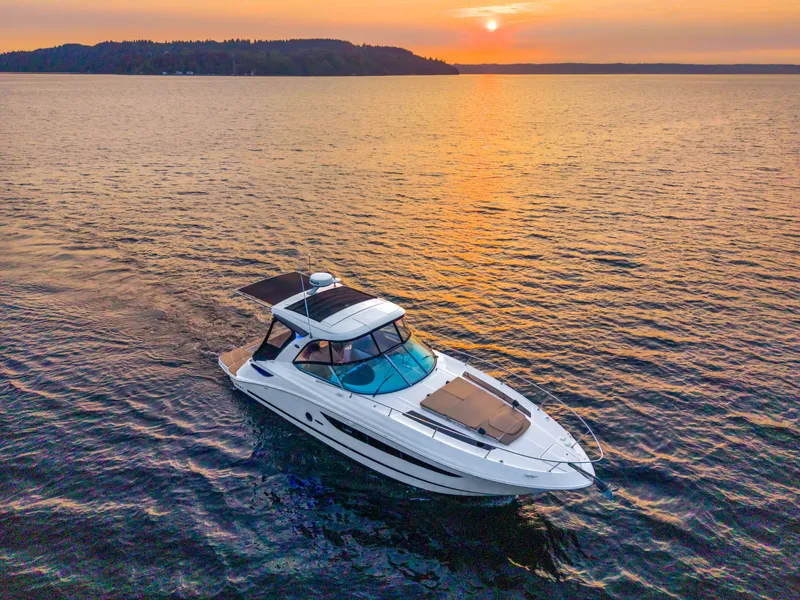 Slide: The Image of Sea Ray Sundancer 350 2021 - 1