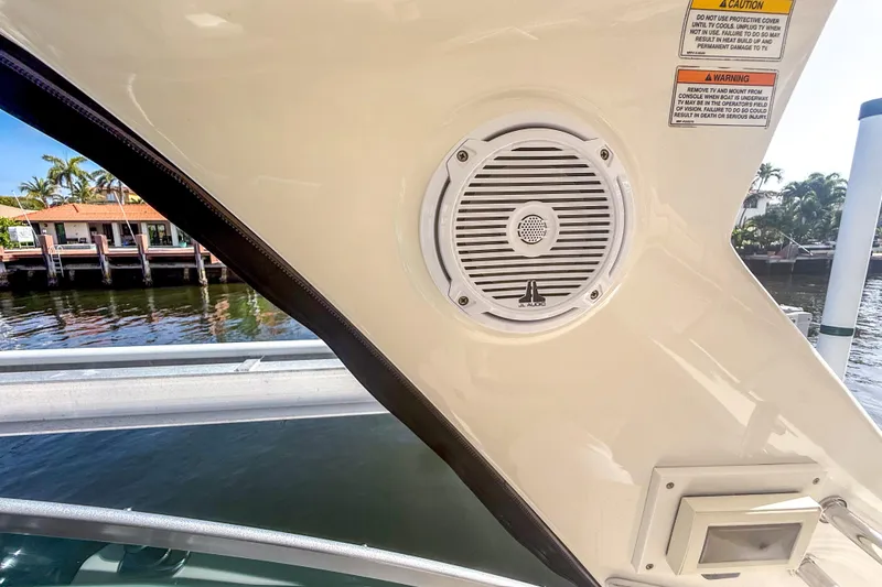 Slide: The Image of Speaker system on 2016 Sea Ray Sundancer 350 yacht, dockside view. - 17