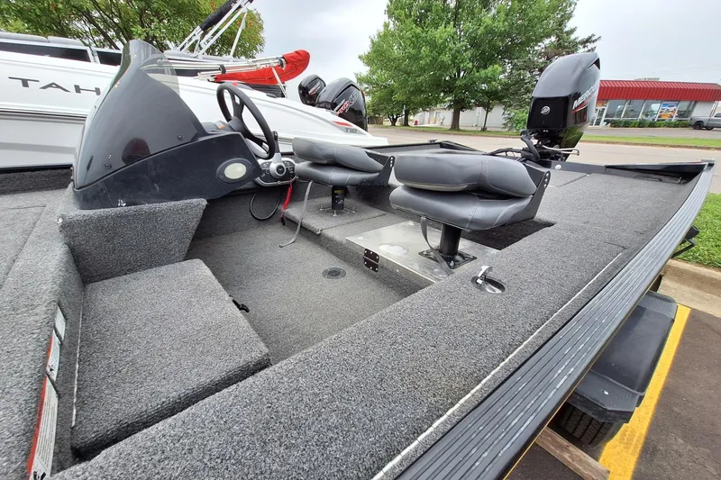 Slide: The Image of 2023 Lowe Skorpion 17 fishing boat interior with steering console and seating. - 19