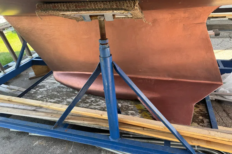 Slide: The Image of Keel of a 1993 Hunter 33.5 sailboat on a blue metal stand. - 7