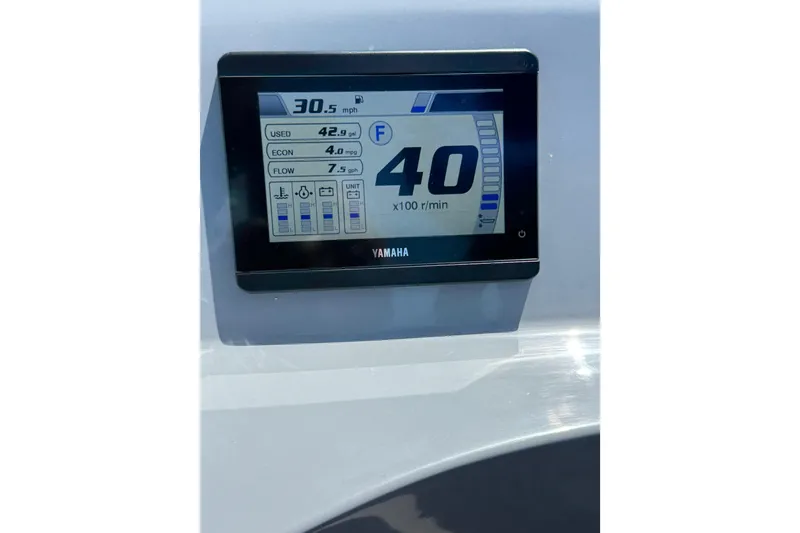 Slide: The Image of Yamaha digital display showing speed, fuel usage, and engine RPM on Murano 205, 2026 model. - 16