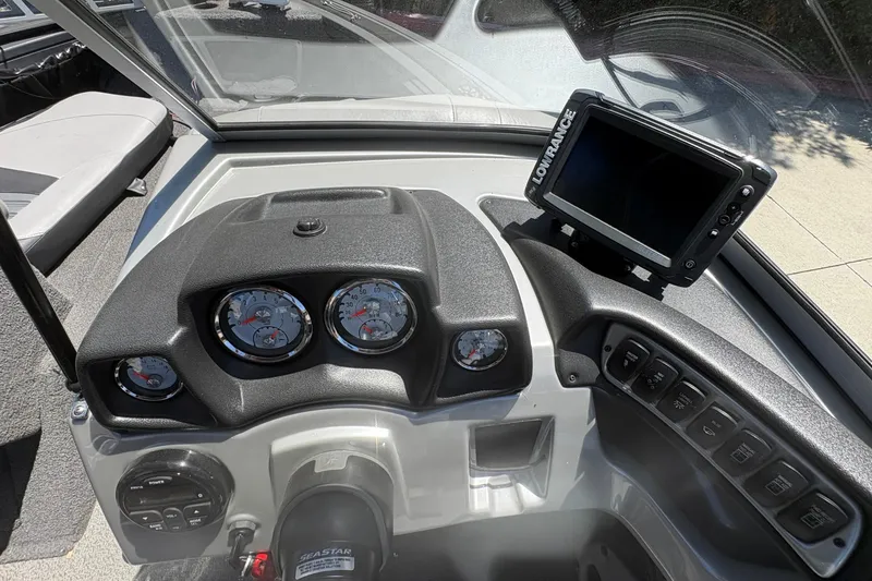 Slide: The Image of 2018 Tracker Targa V-18 Combo dashboard with gauges and Lowrance fishfinder. - 11