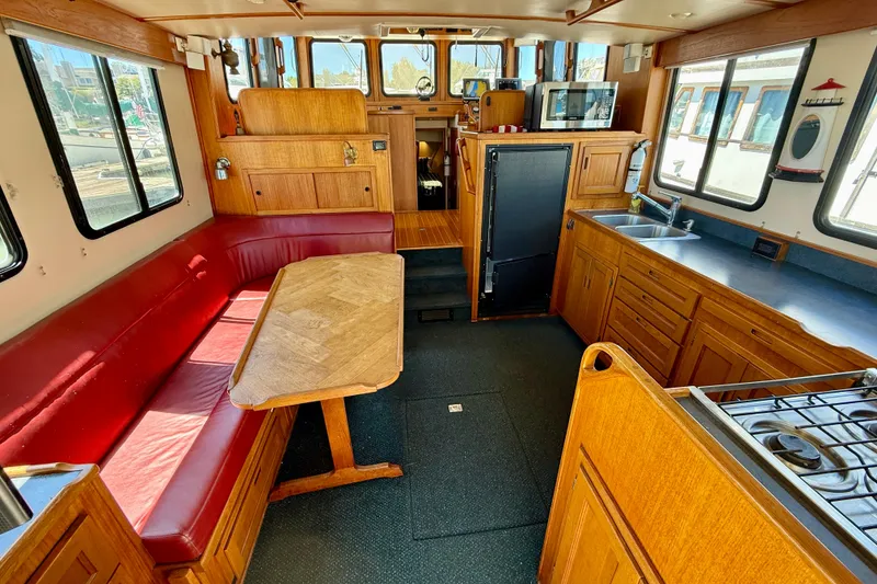 Slide: The Image of L-shaped dinette to port - 12