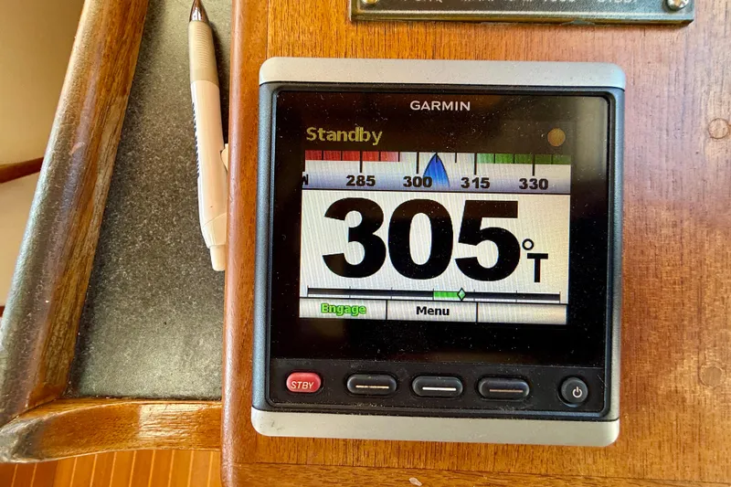 Slide: The Image of Garmin Autopilot Panel - 32