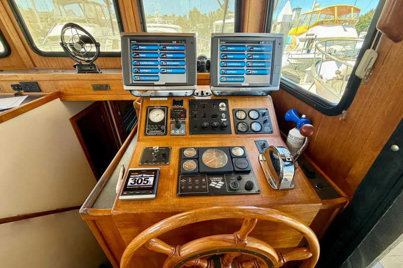 Slide: The Image of Twin 16" Garmin Multifunction Displays - 23