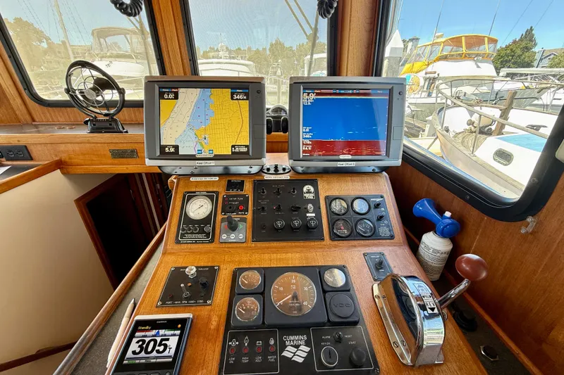 Slide: The Image of GPS Plotter left and Fish Finder right - 27