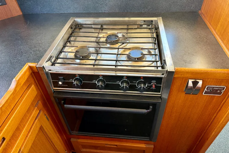 Slide: The Image of 3 Burner Propane stove w/ oven & broiler - 18
