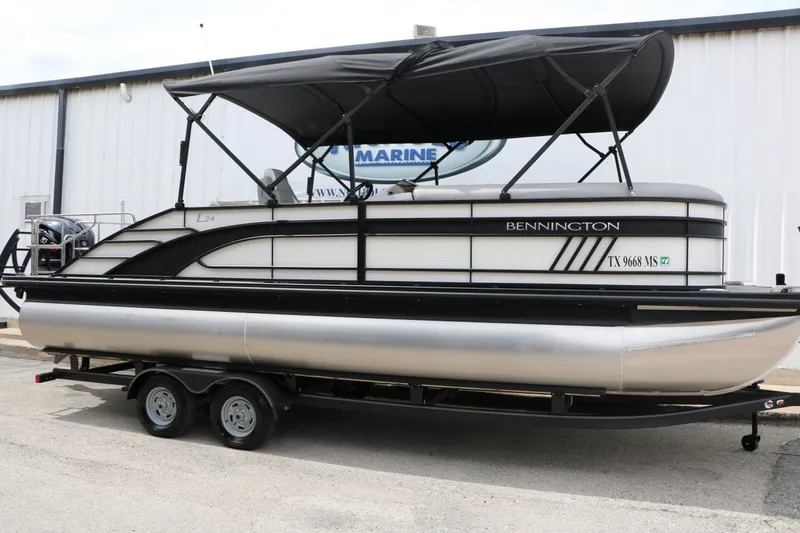 The Image of Bennington L24 Swingback 2024 - 1
