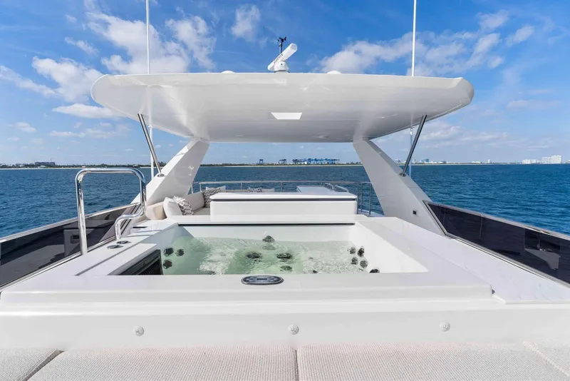 Slide: The Image of Luxurious Horizon FD100 yacht with jacuzzi, ocean view, and modern design, 2026 model. - 36