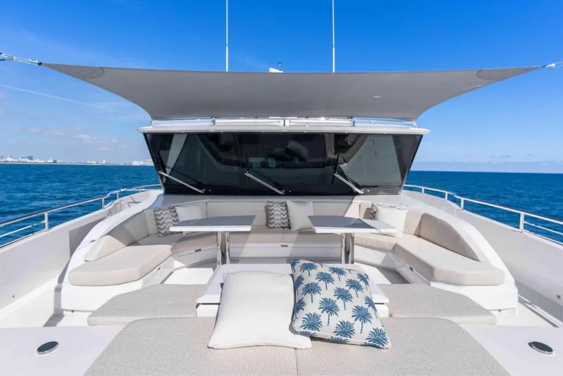Slide: The Image of Luxurious Horizon FD100 yacht deck with seating, tables, and ocean view, 2026 model. - 40
