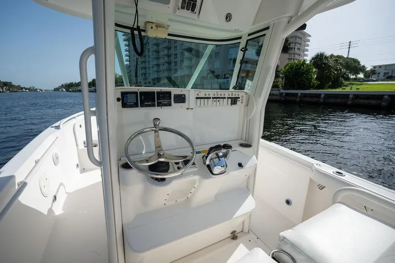 Slide: The Image of 2006 Everglades 290 Center Console boat interior with steering wheel and control panel. - 22