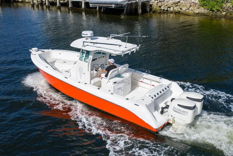 Slide: The Image of 2006 Everglades 290 Center Console boat with Suzuki engines cruising on water. - 10
