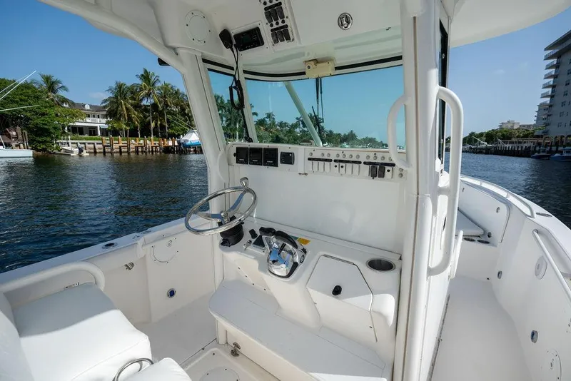 Slide: The Image of 2006 Everglades 290 Center Console boat interior with steering wheel and controls, dockside view. - 27