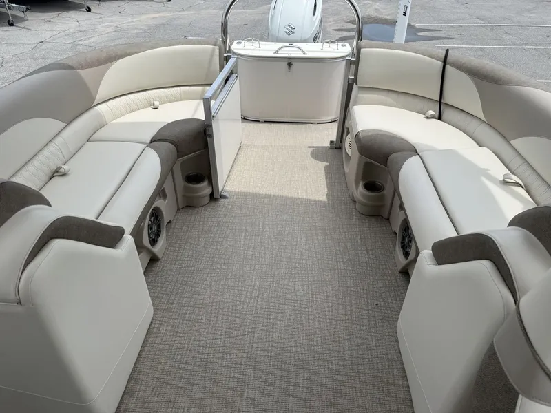 Slide: The Image of Avalon LSZ Quad Lounge - 23' 2023 - 32
