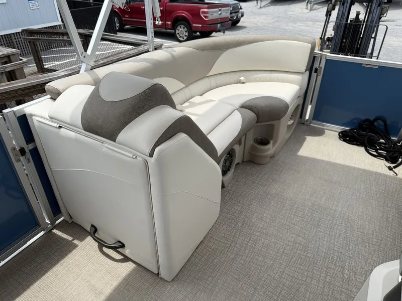 Slide: The Image of Avalon LSZ Quad Lounge - 23' 2023 - 30