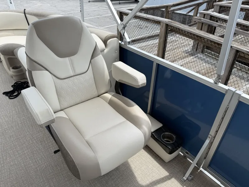 Slide: The Image of Avalon LSZ Quad Lounge - 23' 2023 - 31