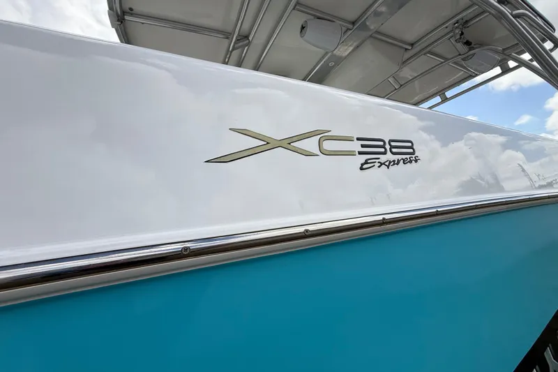Slide: The Image of 2016 Extreme Boats XC38 Express, white and blue hull, close-up view. - 46