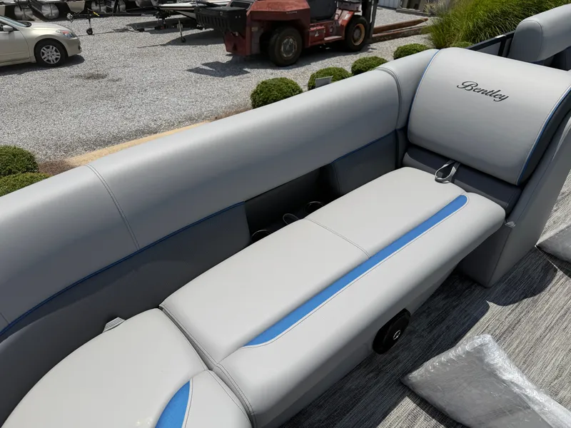 Slide: The Image of Bentley Pontoons BOLT 200 2027 - 15