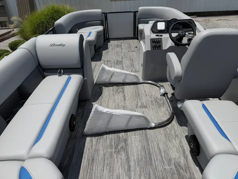 Slide: The Image of Bentley Pontoons BOLT 200 2027 - 3