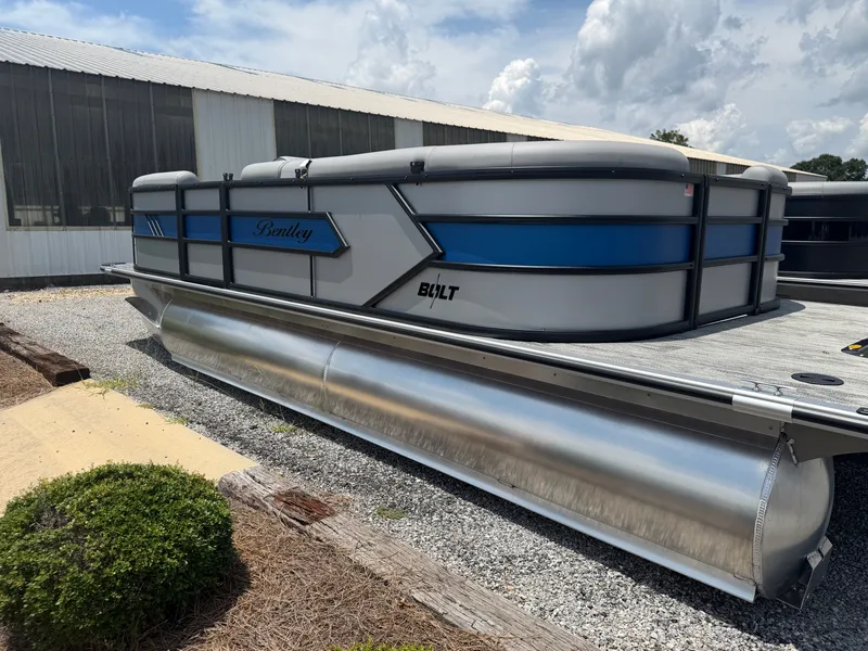 Slide: The Image of Bentley Pontoons BOLT 200 2027 - 22