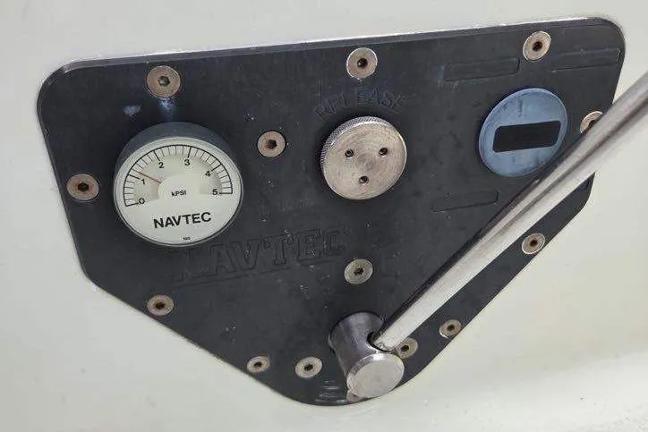 Slide: The Image of Navtec hydraulic panel on 1994 J Boats J/130 sailboat, featuring pressure gauge and release mechanism. - 19