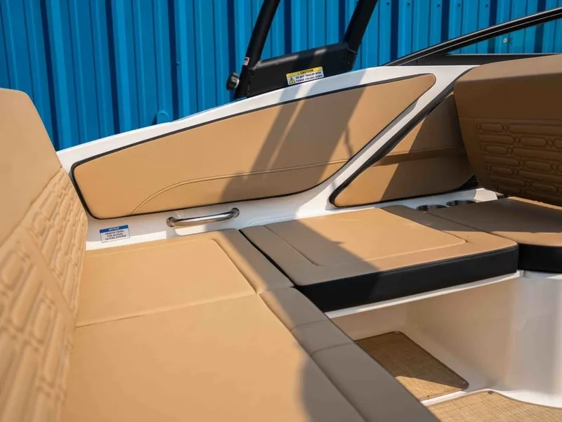 Slide: The Image of Sea Ray SPX 210 Outboard 2027 - 7