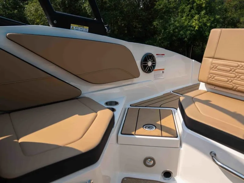 Slide: The Image of Sea Ray SPX 210 Outboard 2027 - 18