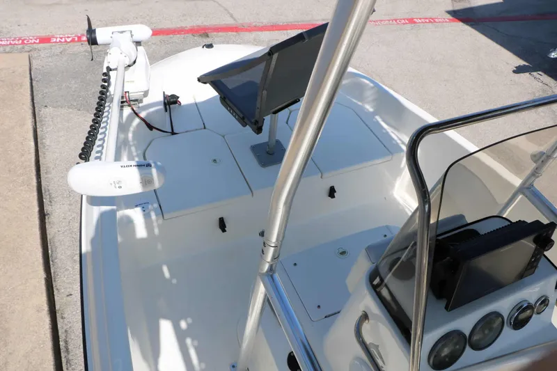 Slide: The Image of Bayliner Element F18 2017 - 26