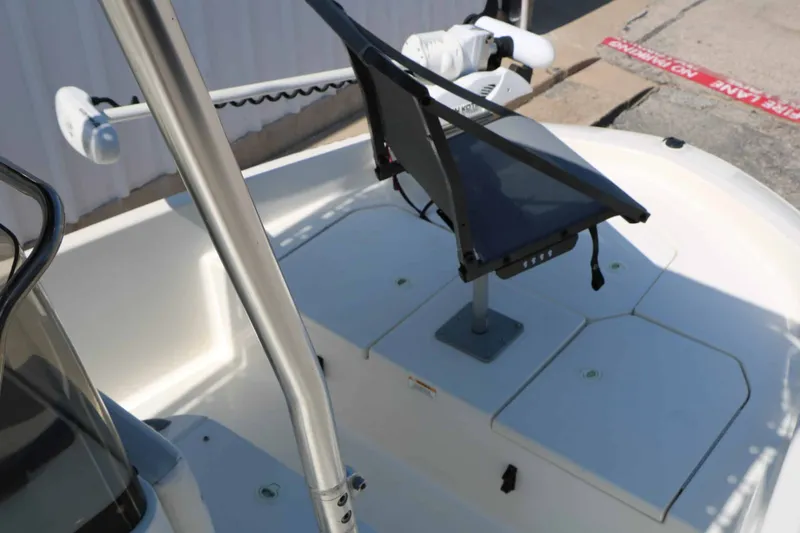 Slide: The Image of Bayliner Element F18 2017 - 20