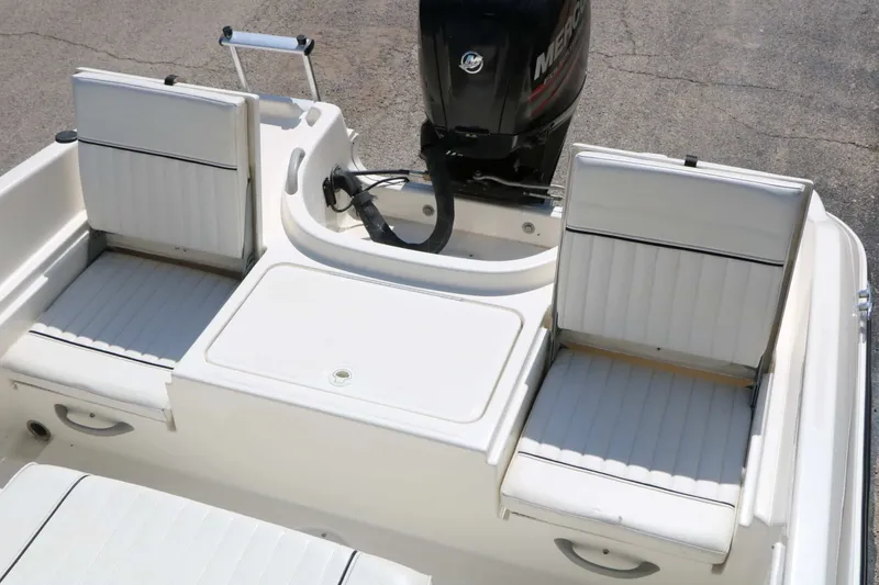 Slide: The Image of Bayliner Element F18 2017 - 24