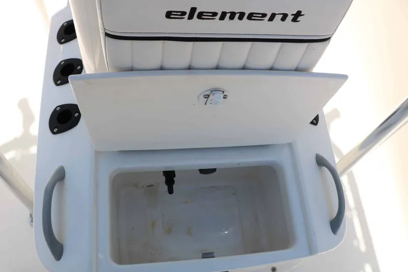 Slide: The Image of Bayliner Element F18 2017 - 33