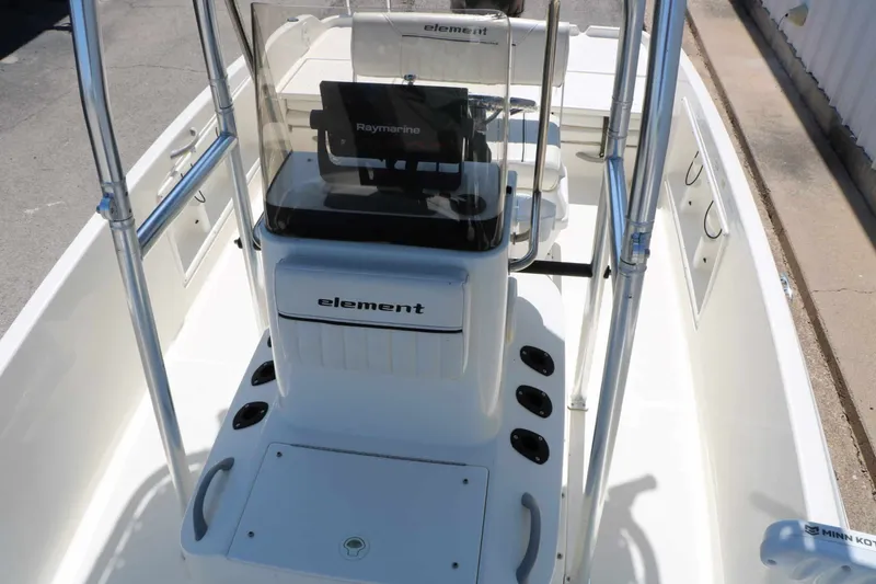 Slide: The Image of Bayliner Element F18 2017 - 22