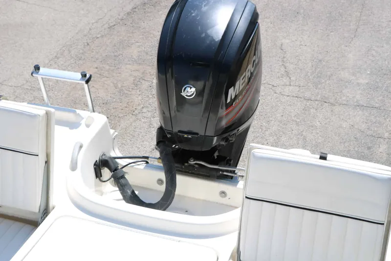Slide: The Image of Bayliner Element F18 2017 - 25
