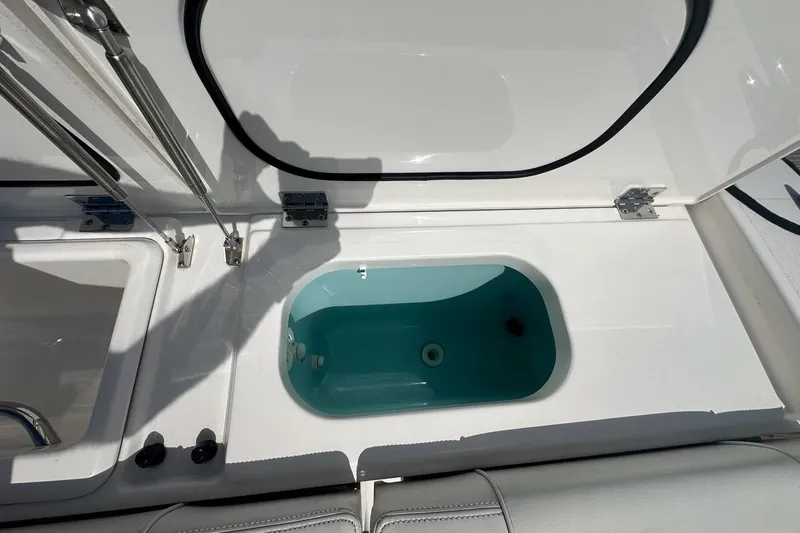 Slide: The Image of Livewell compartment on a 2022 Pursuit OS 325 Offshore boat. - 43