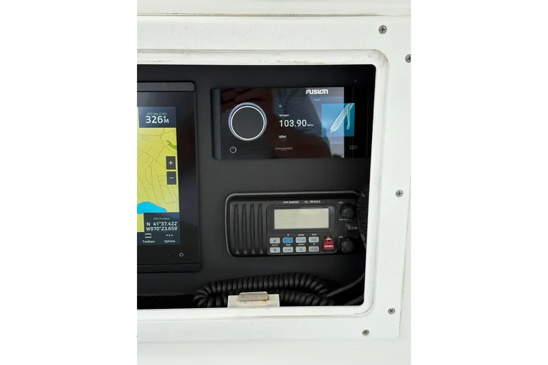 Slide: The Image of 2008 Regulator 23 Forward Seating dashboard with GPS and radio controls. - 10