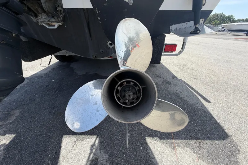 Slide: The Image of Propeller of a 2006 Pro Sports 2550 BW boat on a trailer. - 6