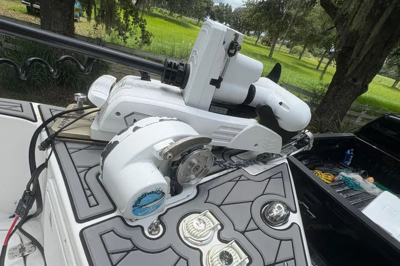 Slide: The Image of 2006 Pro Sports 2550 BW boat with advanced trolling motor and anchor system. - 15