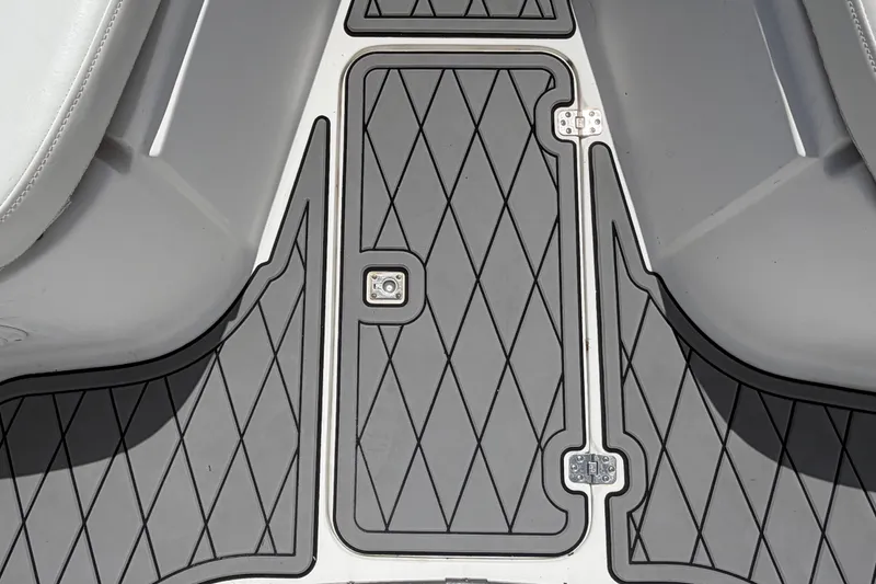 Slide: The Image of Gray diamond-patterned deck of 2006 Pro Sports 2550 BW boat, featuring a central hatch. - 33