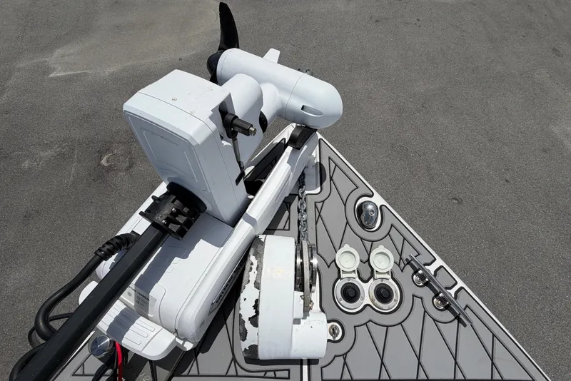 Slide: The Image of Bow of 2006 Pro Sports 2550 BW boat with mounted equipment. - 45