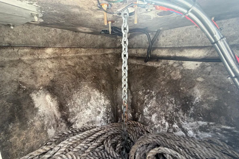 Slide: The Image of Interior of a 2006 Pro Sports 2550 BW boat showing anchor chain and ropes. - 44