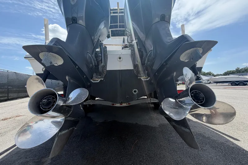 Slide: The Image of Rear view of a 2006 Pro Sports 2550 BW boat with dual outboard motors. - 5