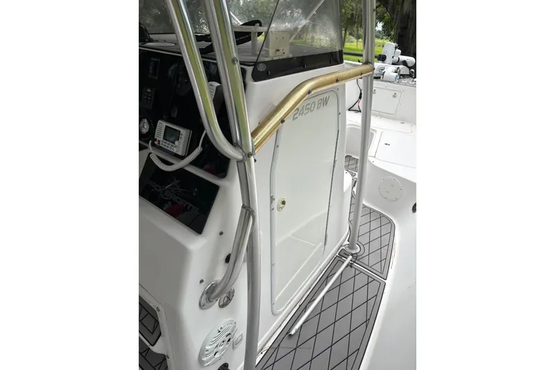 Slide: The Image of 2006 Pro Sports 2550 BW boat interior with control panel and seating area. - 31