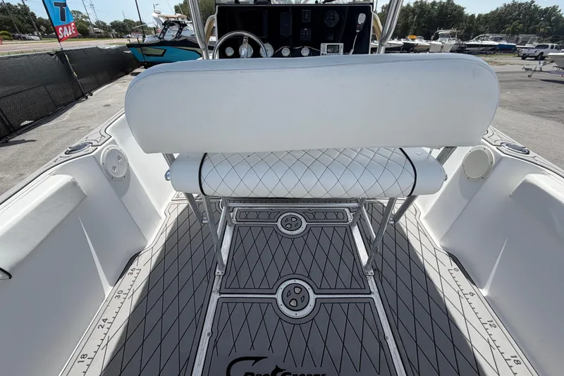 Slide: The Image of Interior of a 2006 Pro Sports 2550 BW boat with white seating and patterned flooring. - 17