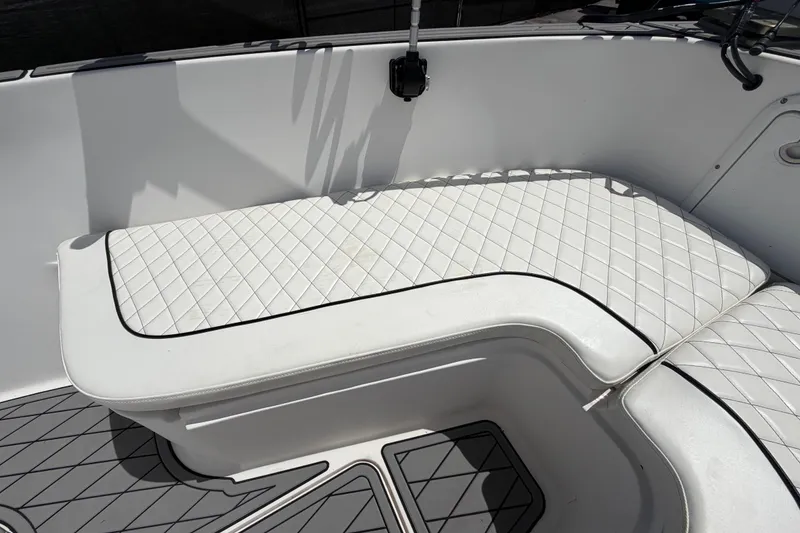 Slide: The Image of White cushioned seating on a 2006 Pro Sports 2550 BW boat, featuring diamond stitching. - 35